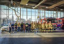 Een foto van Minister Grapperhaus en het brandwoorkorps Zaanstreek-Waterland