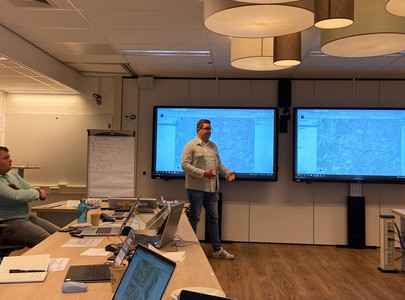 Trainers Roy Oudejans en Bas Heijselaar tijdens de derde leergang