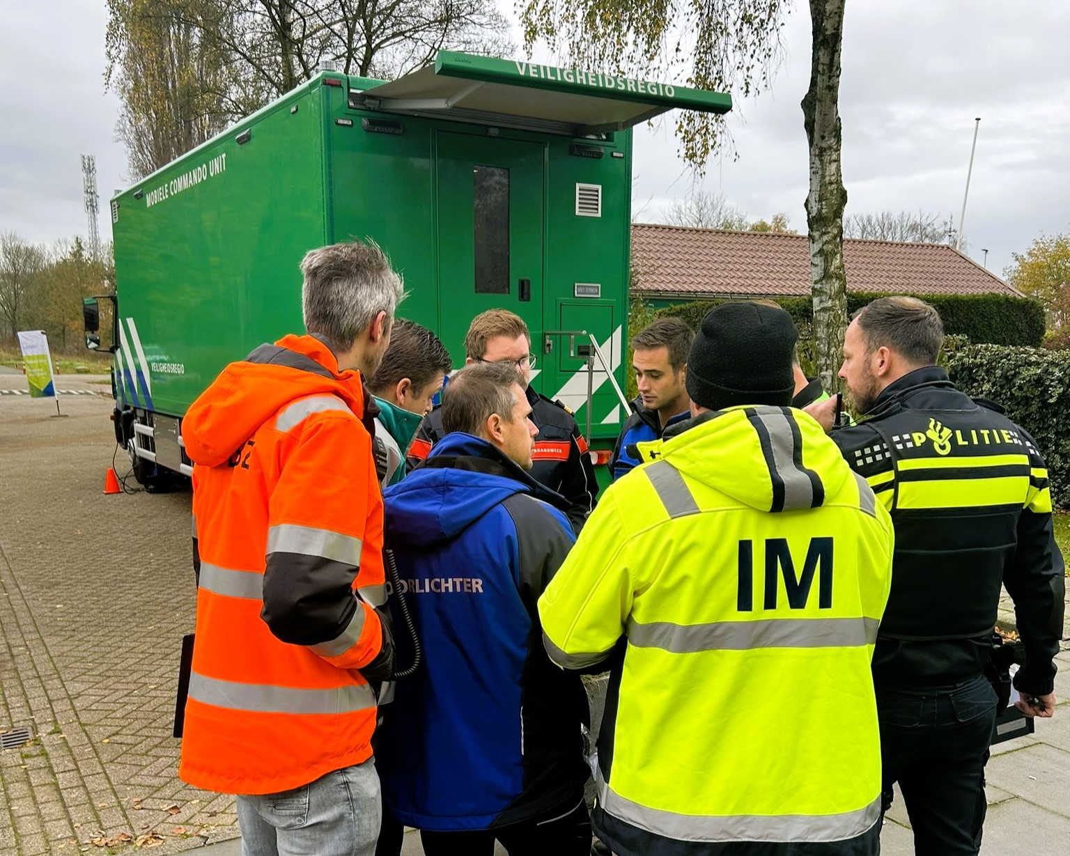 Hulpdiensten aan het oefenen